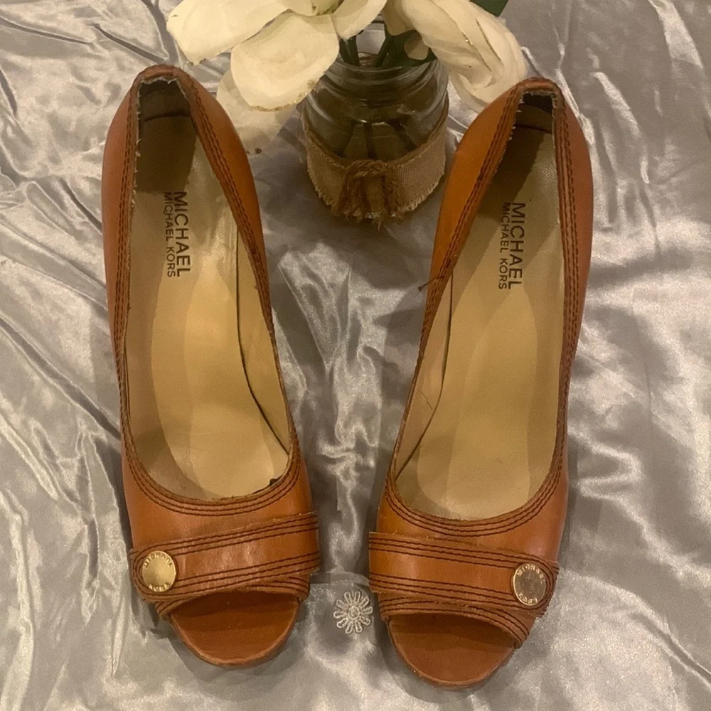 🌹Vintage Michael Micheal Kors • Brown Leather Platform Peep Toe Heels
